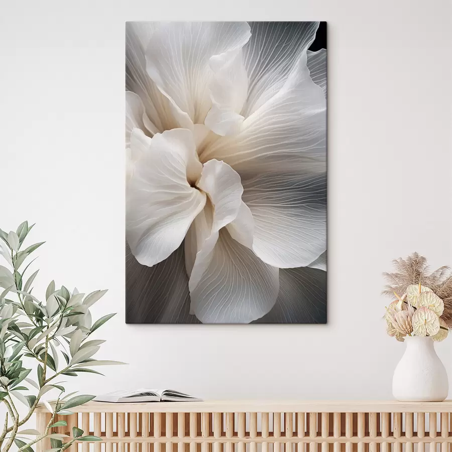 Glezna Tuva uzņēmuma delikātiem abstraktiem baltiem ziedlapiem ar sarežģītām līnijām un izplūdušu tumšu fonu s47018