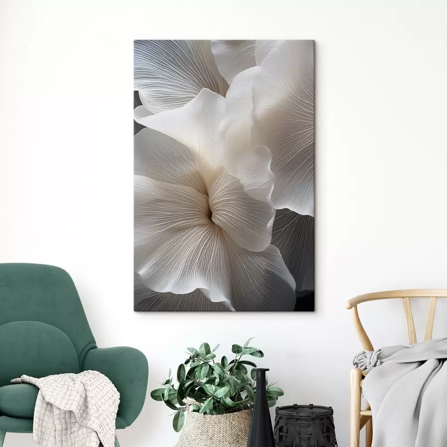 Glezna Tuva uzņēmuma delikātiem abstraktiem baltiem ziedlapiem ar sarežģītām līnijām un izplūdušu tumšu fonu s47019