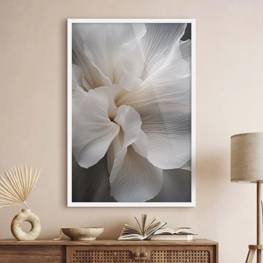 Fototapetes Tuva uzņēmuma delikātiem abstraktiem baltiem ziedlapiem ar sarežģītām līnijām un izplūdušu tumšu fonu f47018