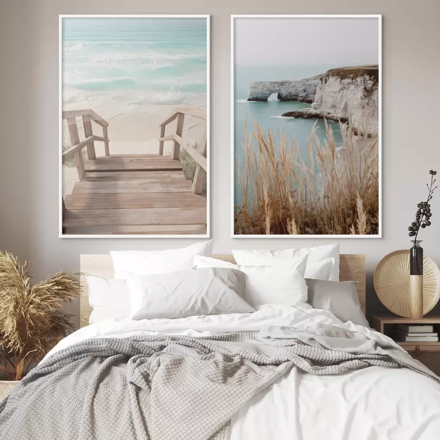 Fototapetes Piekrastes klintis un sausas zāles pie tirkīza krāsas jūras d00875