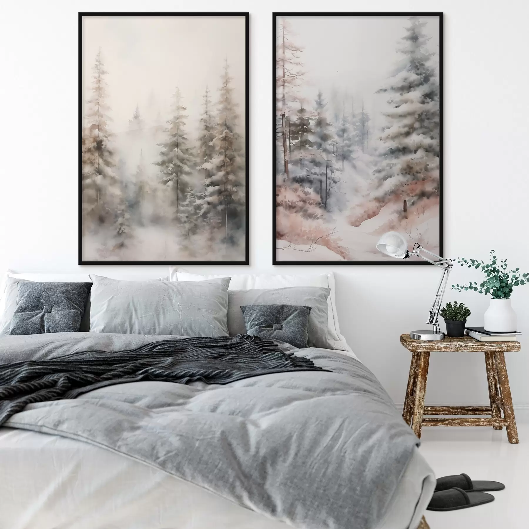 Fototapetes Augstas, sniega klātas priedes, kas stāv miglas apņemtā mežā, maiga, klusa ziemas ainava d01011