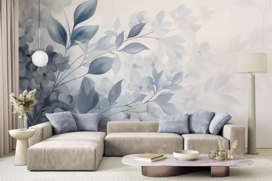 Fototapetes Teksturēta zila un balta zaru ar ziediem un lapām, kas izplūst gaišā fonā akvareļu glezniecības stilā w09543