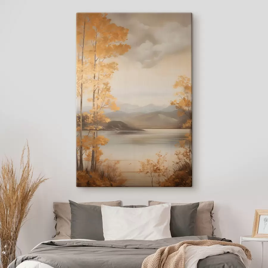 Glezna Rudens teksturēti koki ar oranžām lapām ierāmē mierīgu ezeru ar tālumā redzamām kalnām zem apmākušām debesīm. s47441