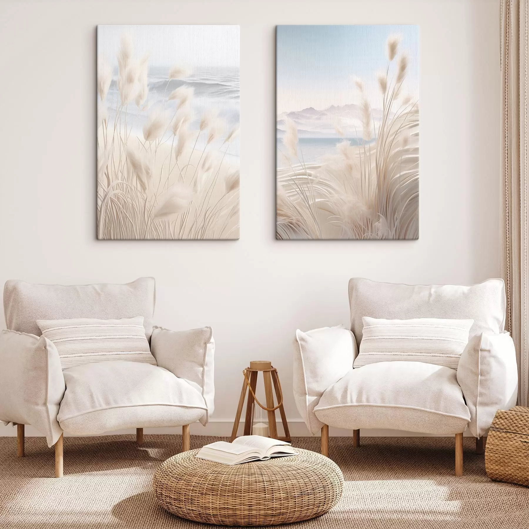 Glezna Augsta, pūkaina pampas zāle maigās smilškrāsas toņos priekšplānā, ar smilšainu pludmali fonā m01242