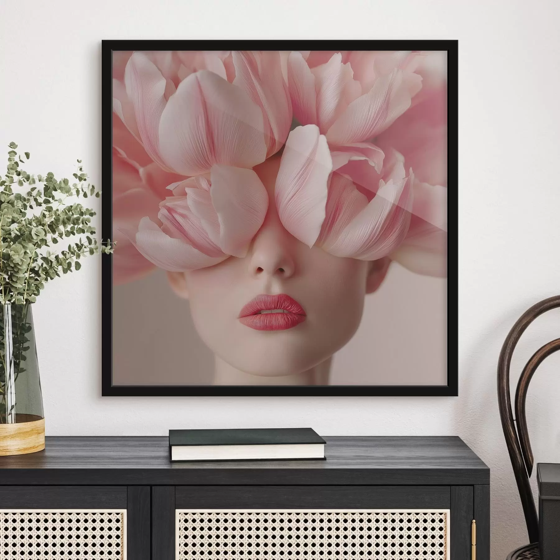 Fototapetes Sievietes portrets ar rozā ziedlapiņām f47920