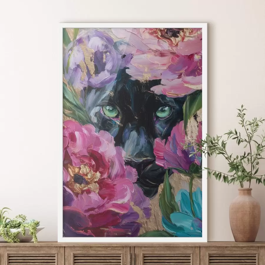 Fototapetes melna pantera paskatās no peoniju krūmiem f47936