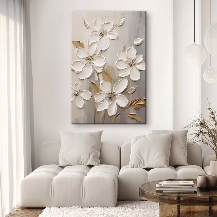 Glezna Abstraktas baltas puķes ar teksturētiem ziedlapiem uz neitrāla fona ar smalkām otu triepienu imitācijām. s47874