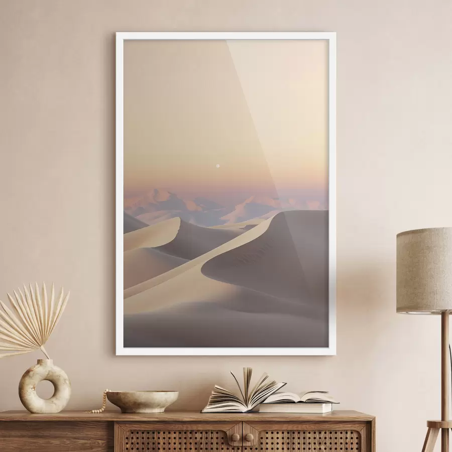 Fototapetes Tuksneša ainava ar viļņojošām smilšu kāpām zem maiga pasteļtoņa debesīm, fonā redzamas tālas kalnu virsotnes. f47865