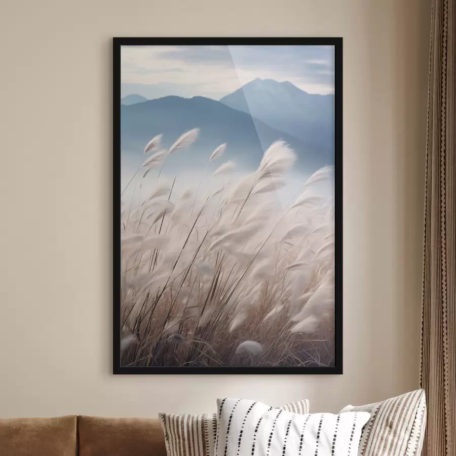 Fototapetes Augsta, balta pampas zāle, kas pūš vējā, ar maigi ziliem kalniem fonā f47879