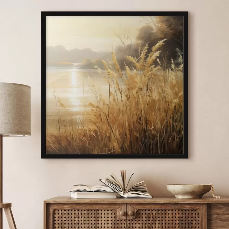 Fototapetes Priekšplānā augsta, sausa zāle ar vārpiņām, fonā – ezers un koki f48393