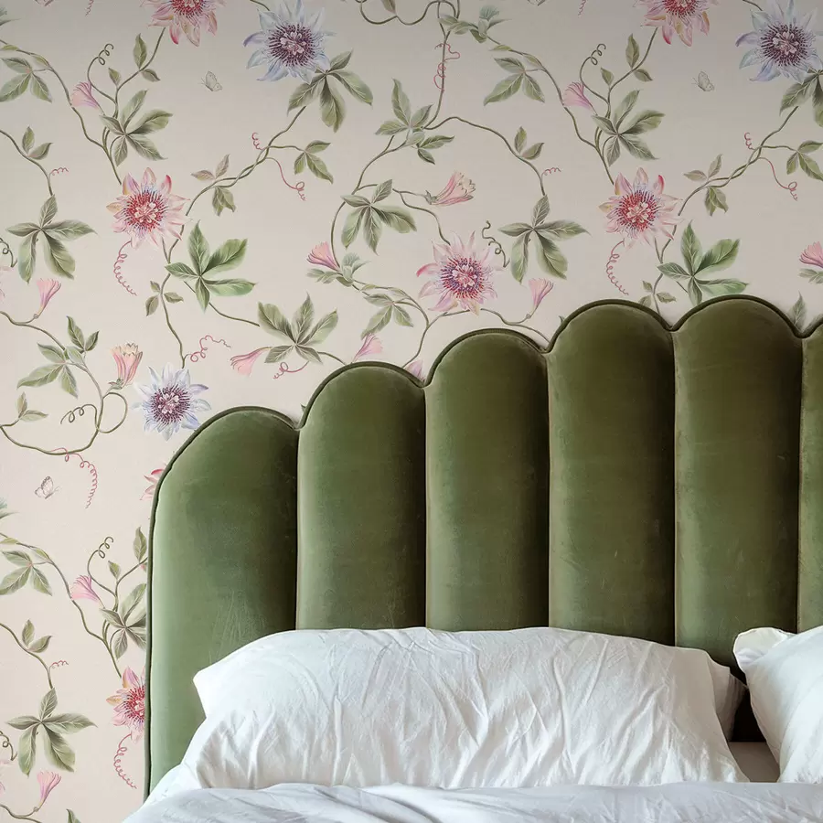 Fototapetes Raksts ar eksotiskām puķēm un vīnogulājiem a01131