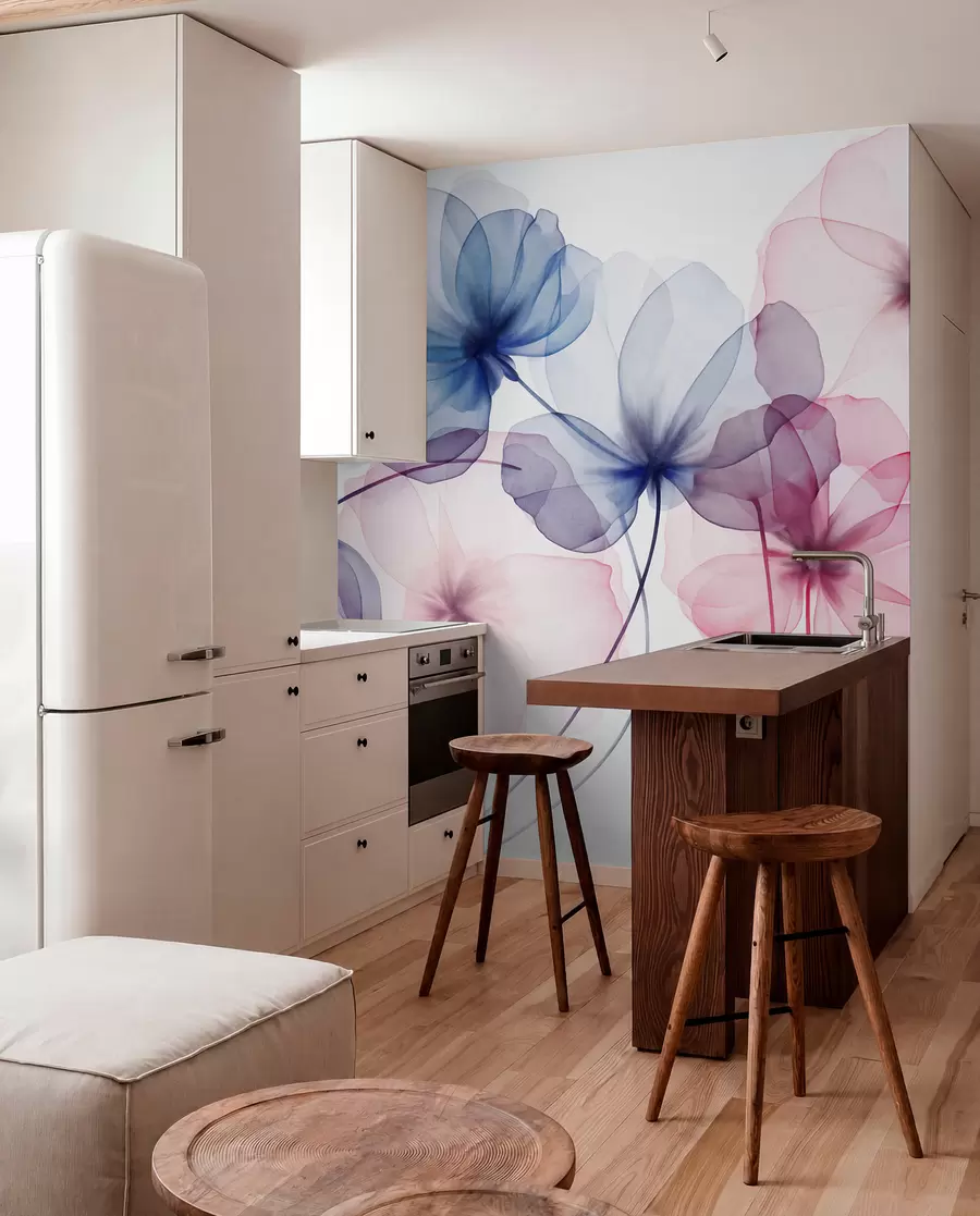 Fototapetes Caurspīdīgi, faktūriem bagāti zili un rozā ziedi uz gaiša fona, maigi pārklājošies ziedlapiņas w09892