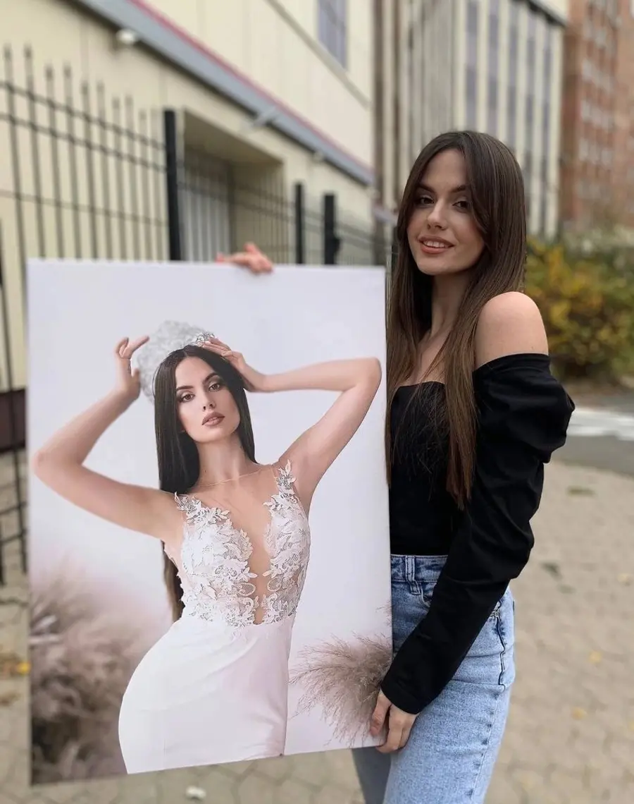 Glezna Locītavas, lūpas un frizūra s31858