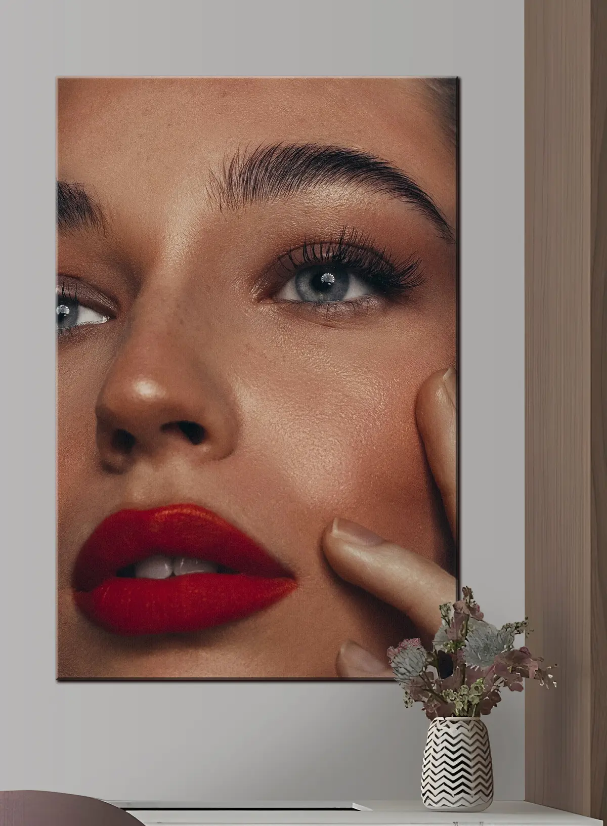 Glezna Lūpas, lūpu krāsa un skropstas s33167