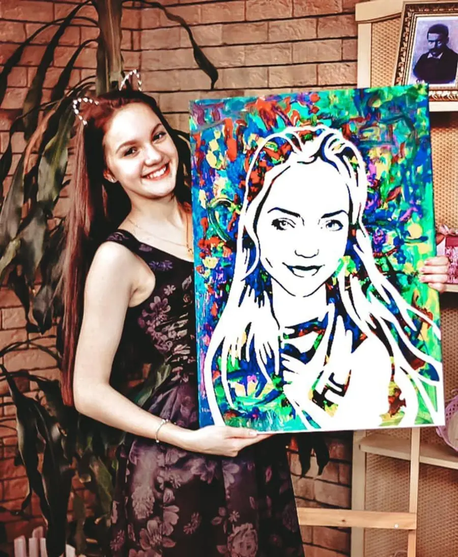 Glezna Smaids, frizūra un sejas izteiksme s34681