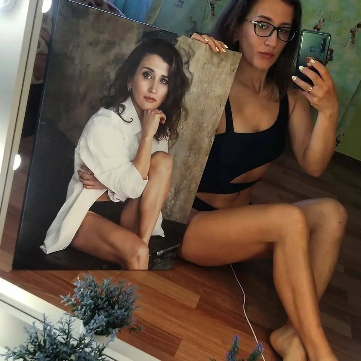 Glezna Mati, frizūra un kāja s34721