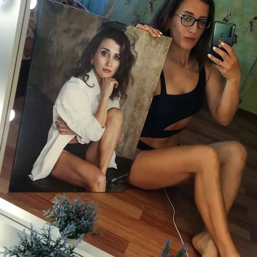 Glezna Mati, frizūra un kāja s34721