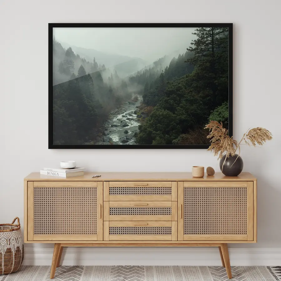 Fototapetes Miglas apklāts mežs pie plūstošas upes f33760